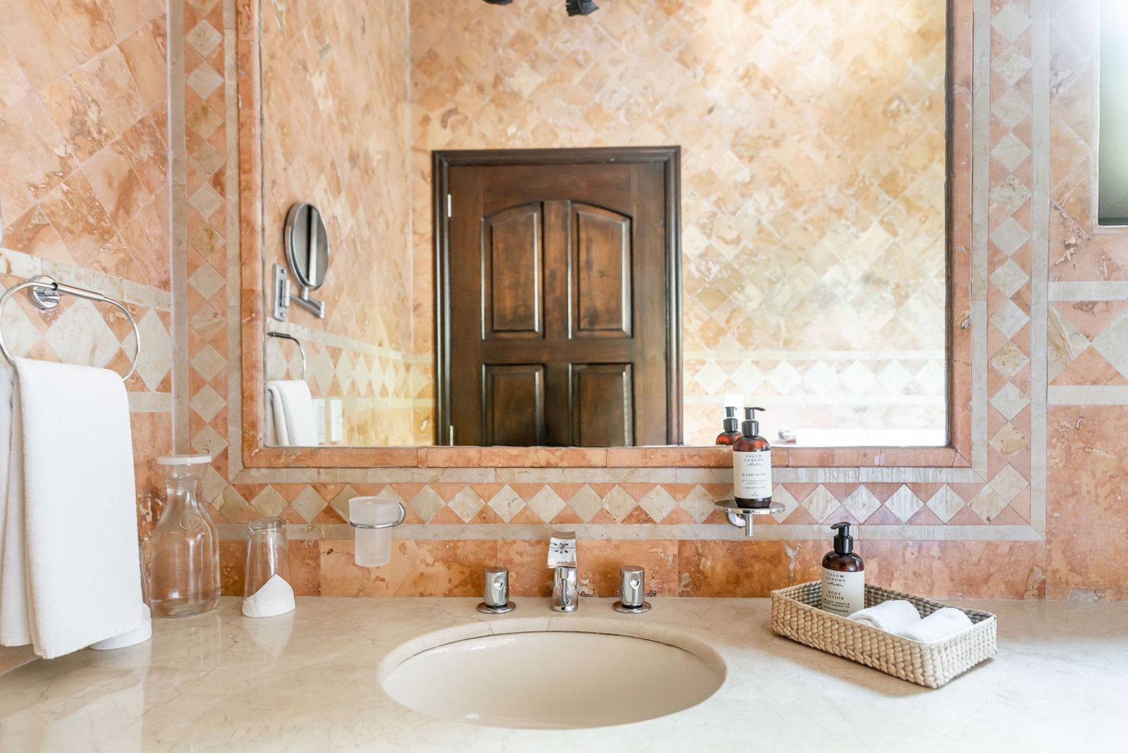 hacienda caracol soliman 55